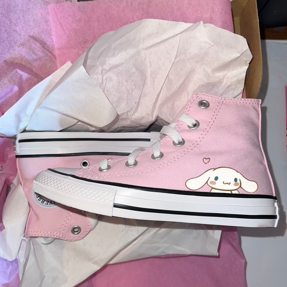 NWT Pink Hello Kitty Cinnamoroll Converse - Picture 1 of 5